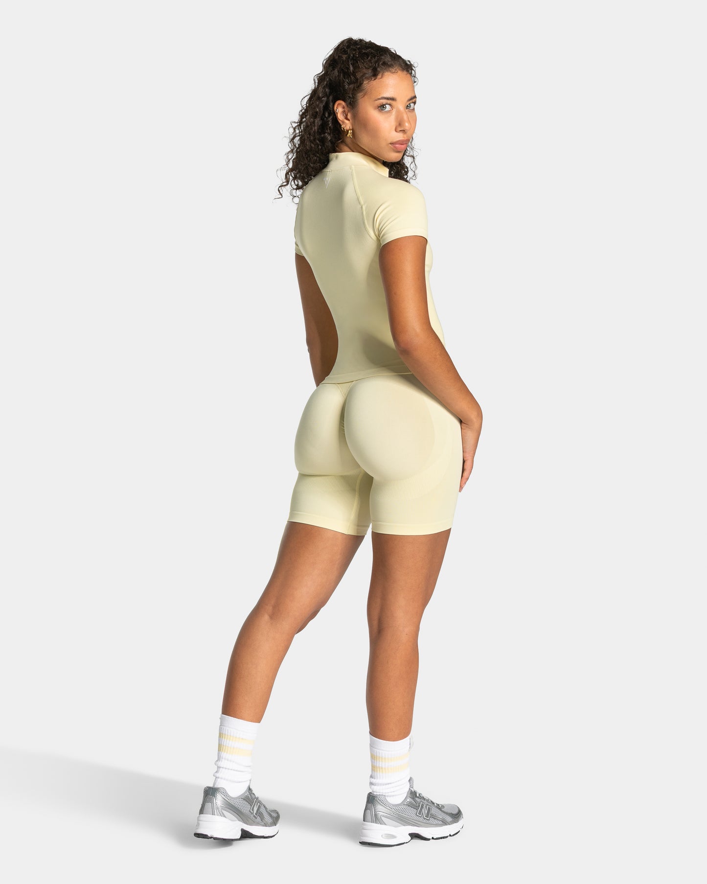 Haut à manches courtes zippé Lift « Butter Yellow »