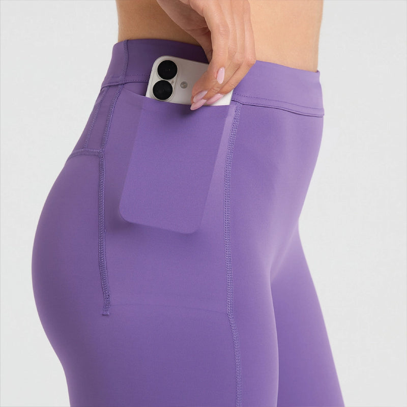 RUNR_W_Shorts-8Inch-3_Taschen