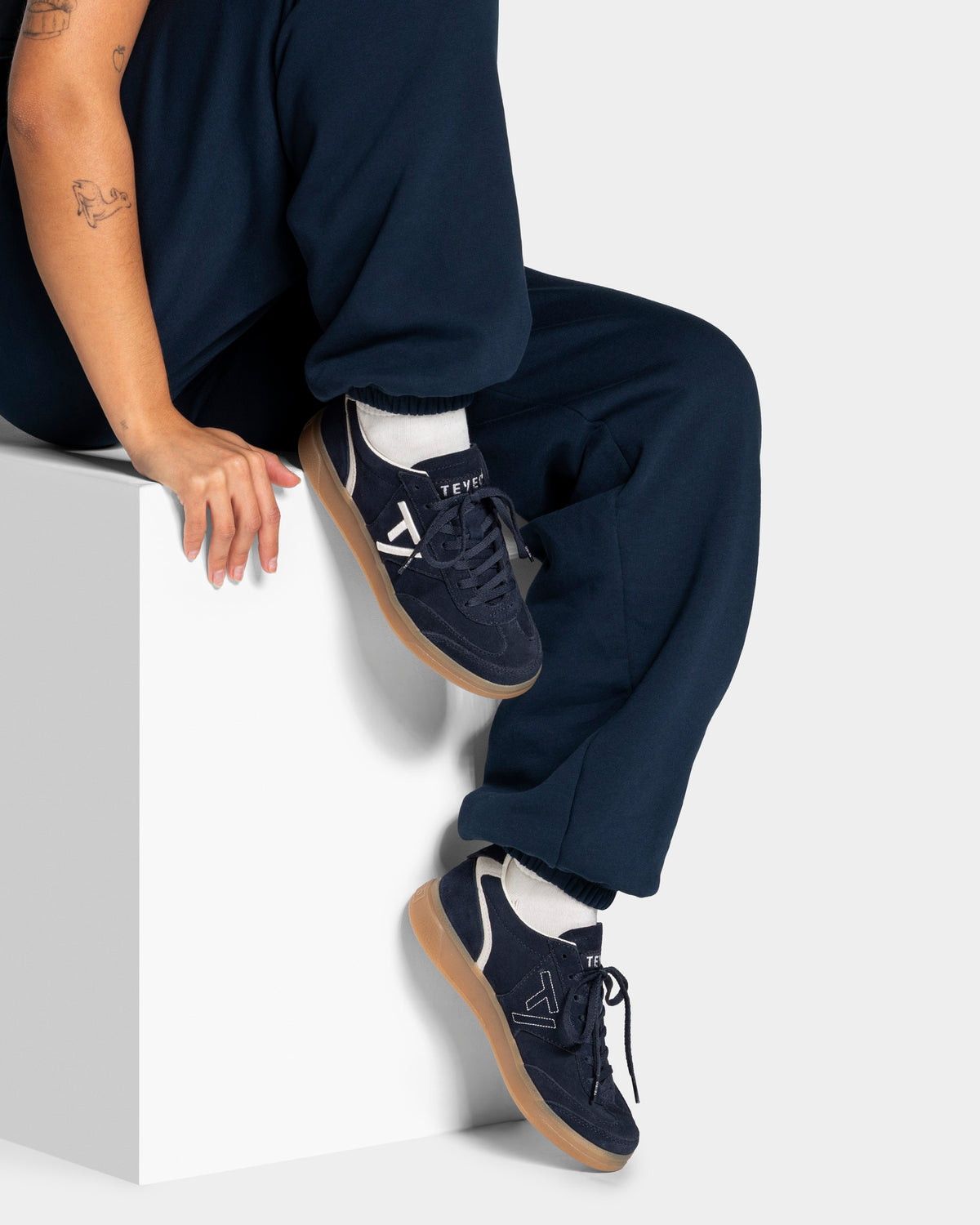 Classic Sneakers Women ‘Midnight-Off-White’