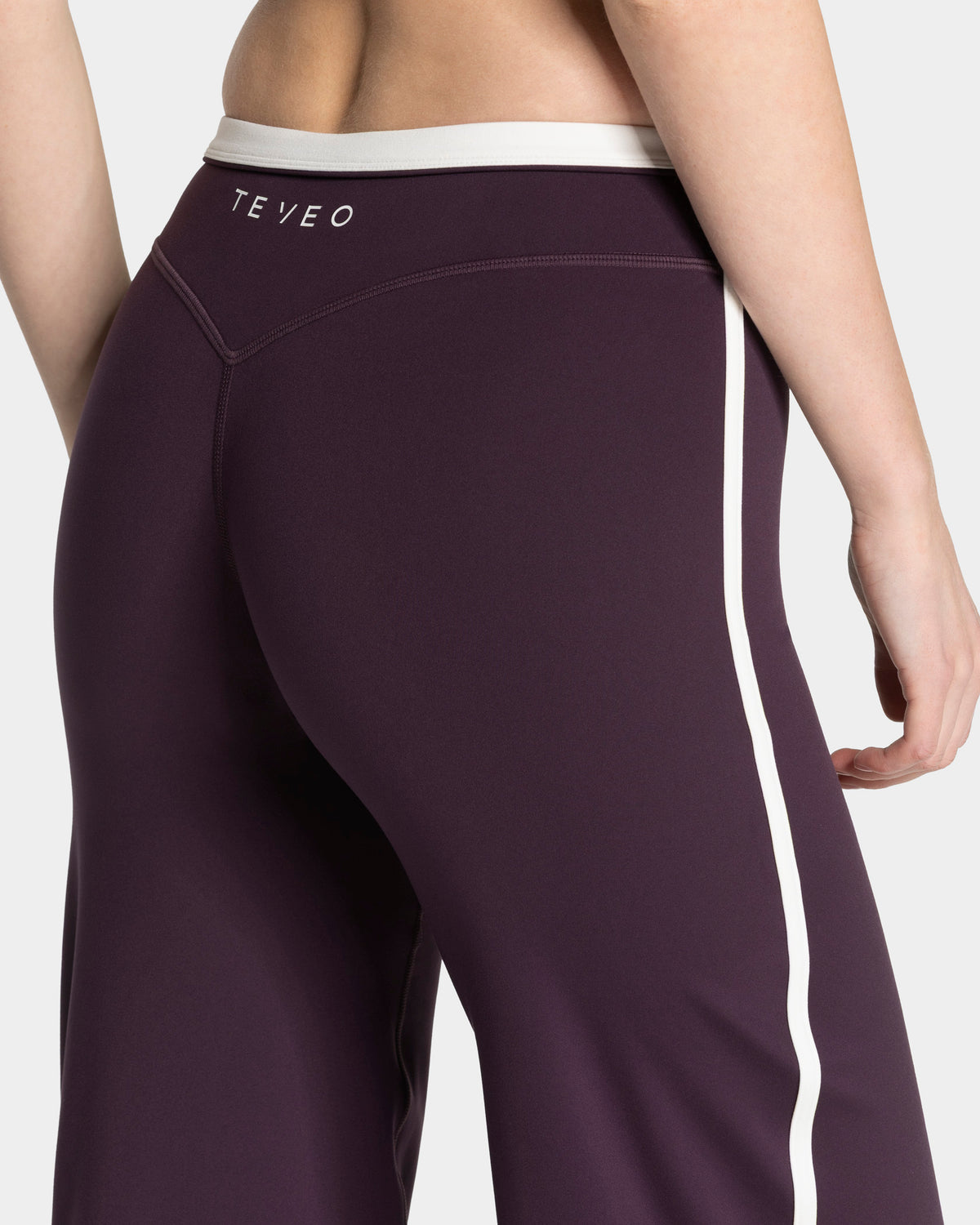 Pantaloni Soft Straight Leg Regular "Blackberry"