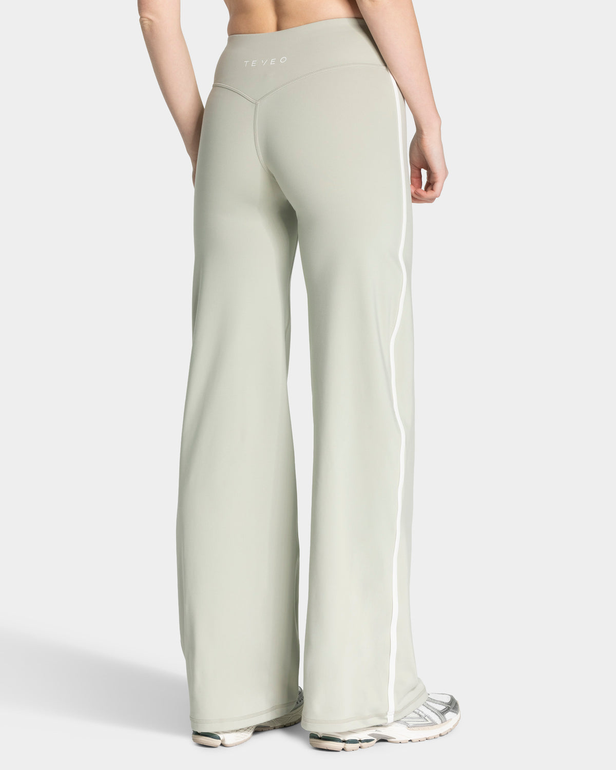 Pantalon à jambe droite et coupe longue Soft « Pistache »