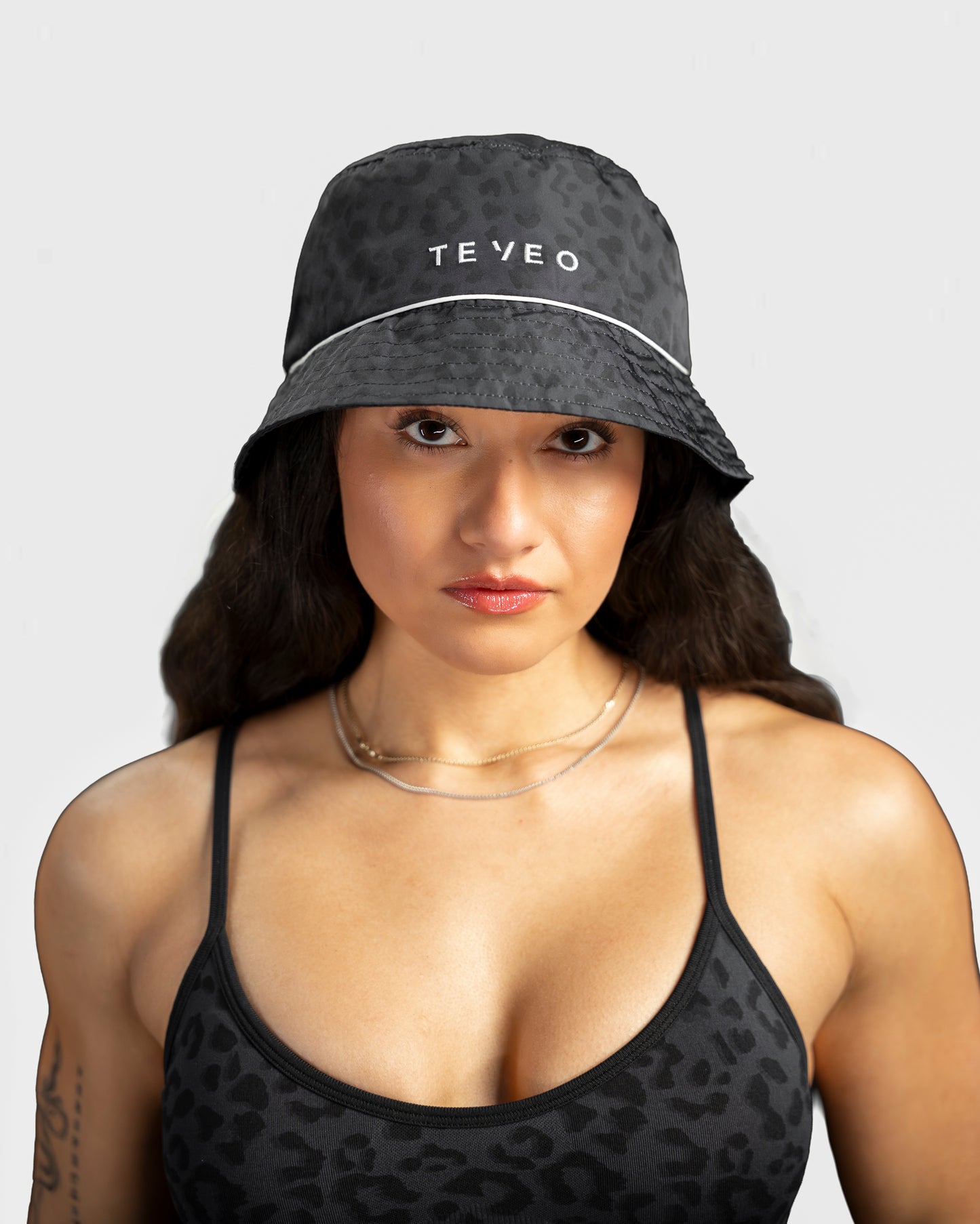 Contrastline Bucket Hat "Leo Schwarz"