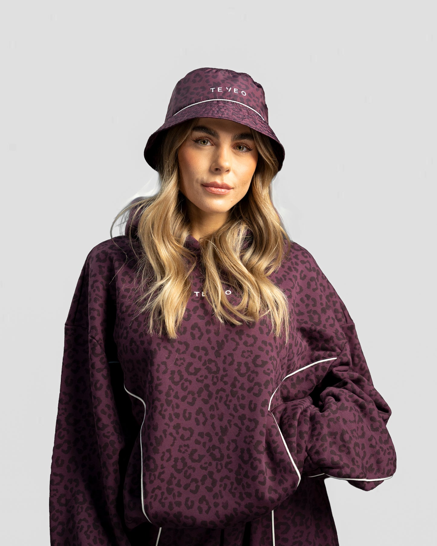 Contrastline Bucket Hat "Leo Merlot"