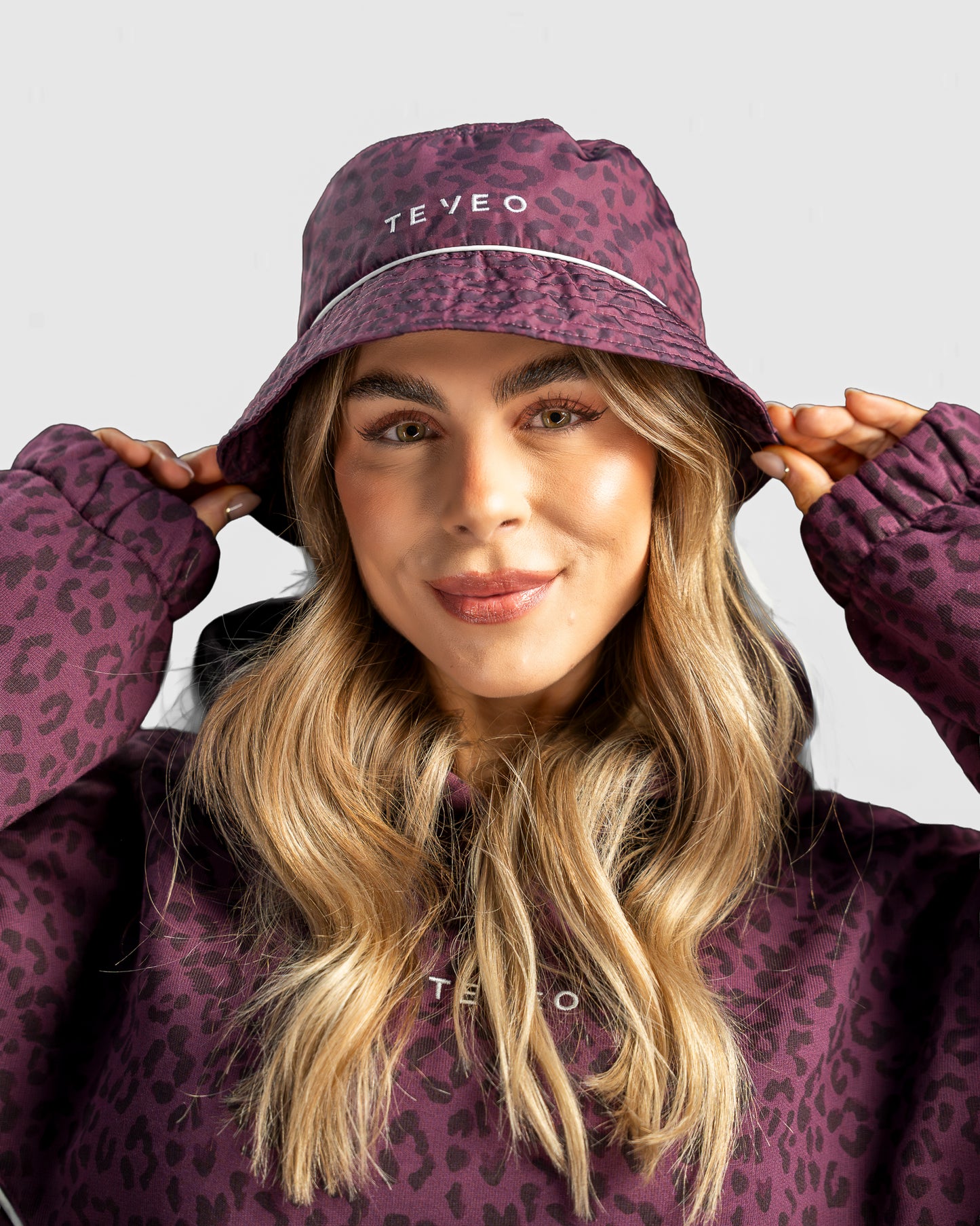 Contrastline Bucket Hat "Leo Merlot"