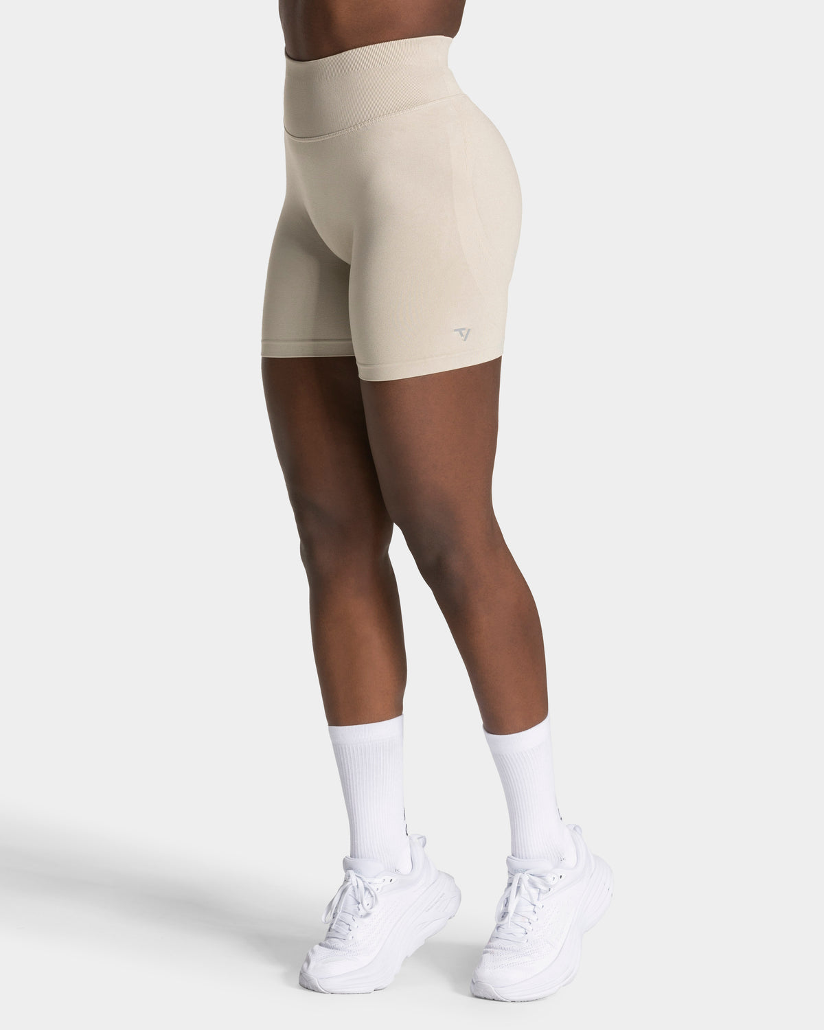 END Running Sculpt Scrunch Shorts ‘Latte’