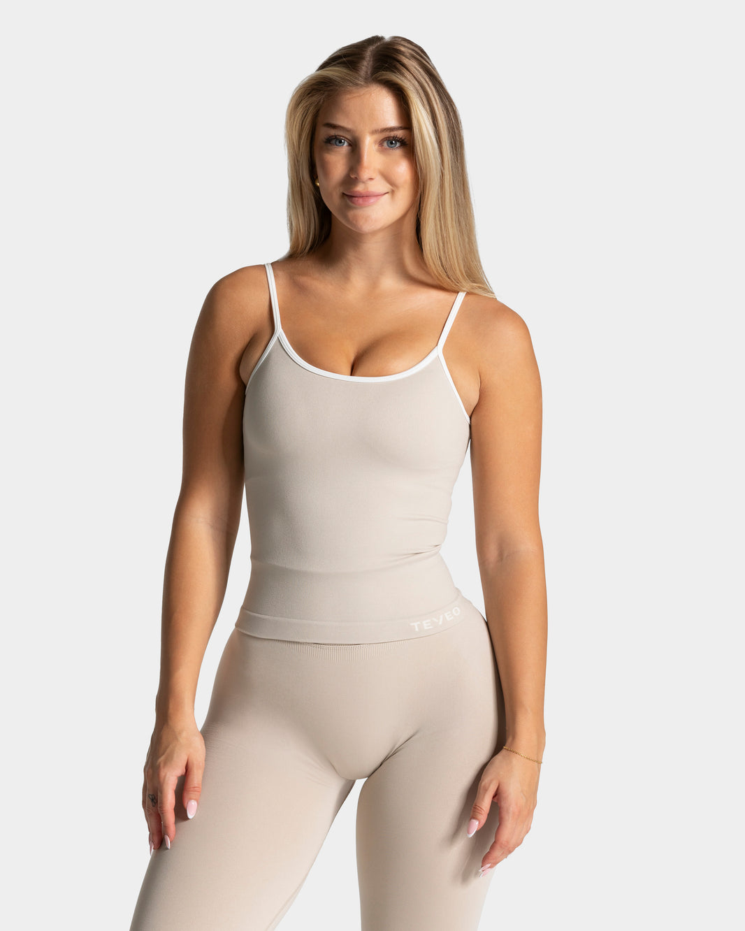 Top Cami Contrastline "Crema