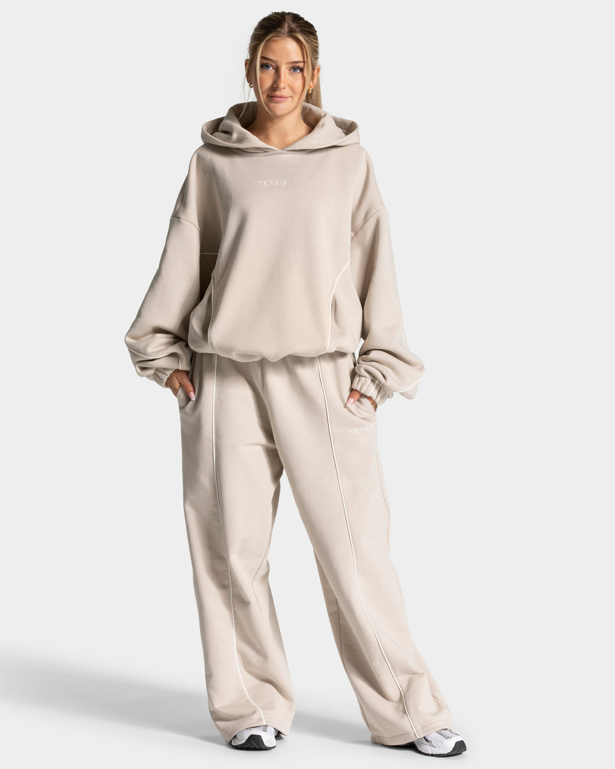 Contrastline Hooded Sweater ‘Cream’