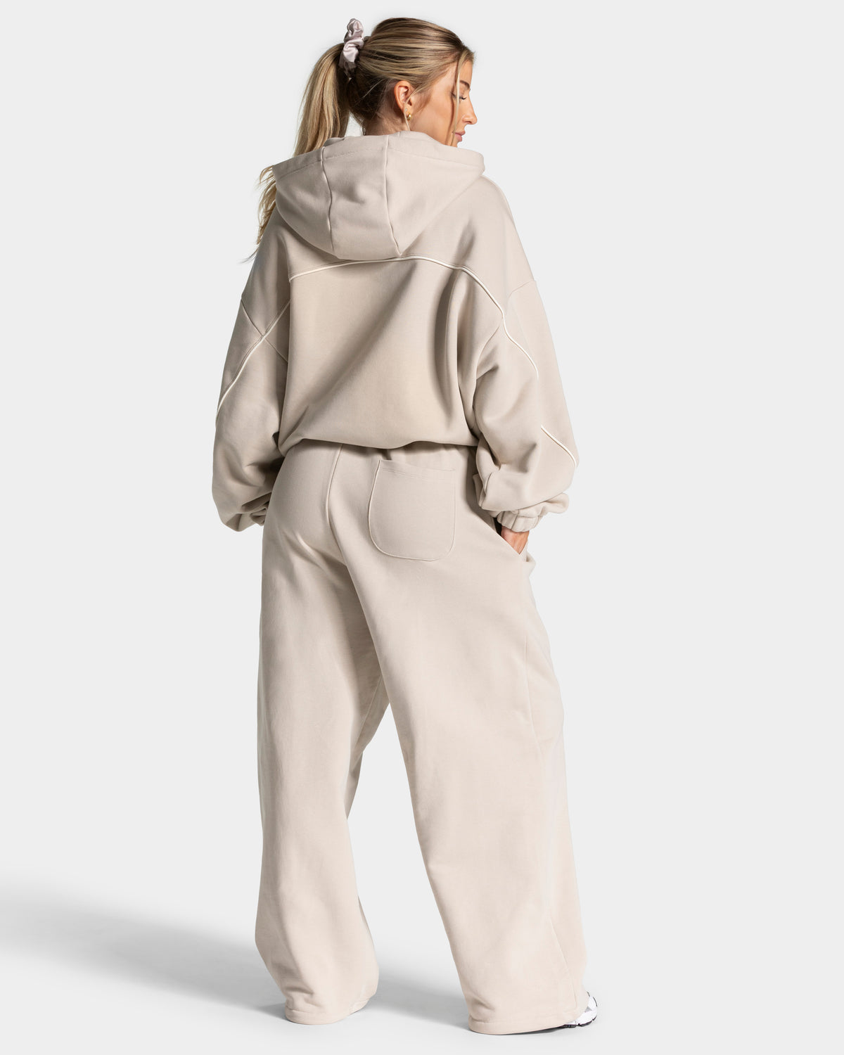Contrastline Hooded Sweater ‘Cream’