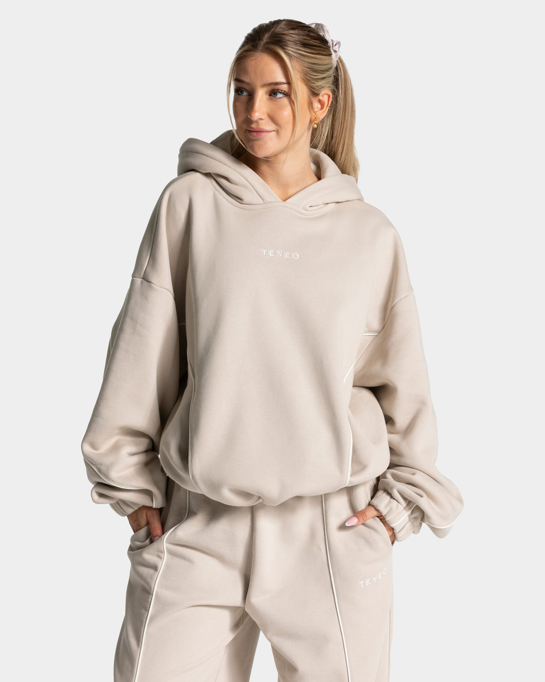 Contrastline Hooded Sweater ‘Cream’