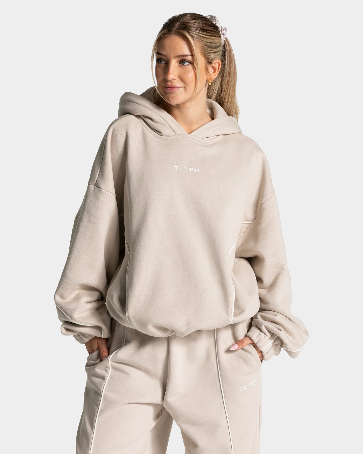 Contrastline Hooded Sweater ‘Cream’