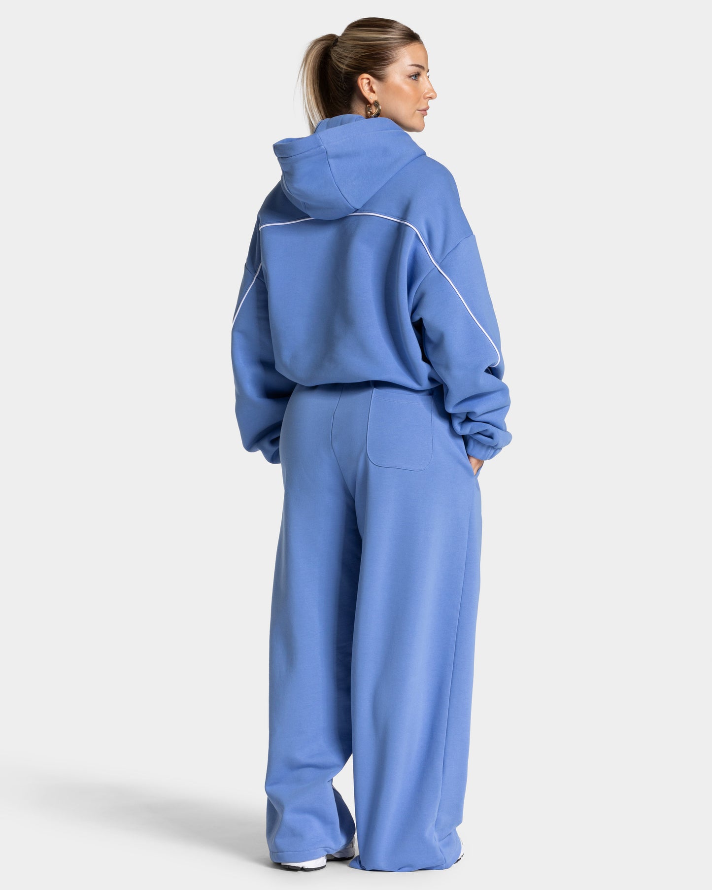 Contrastline Hooded Sweater ‘Azure’