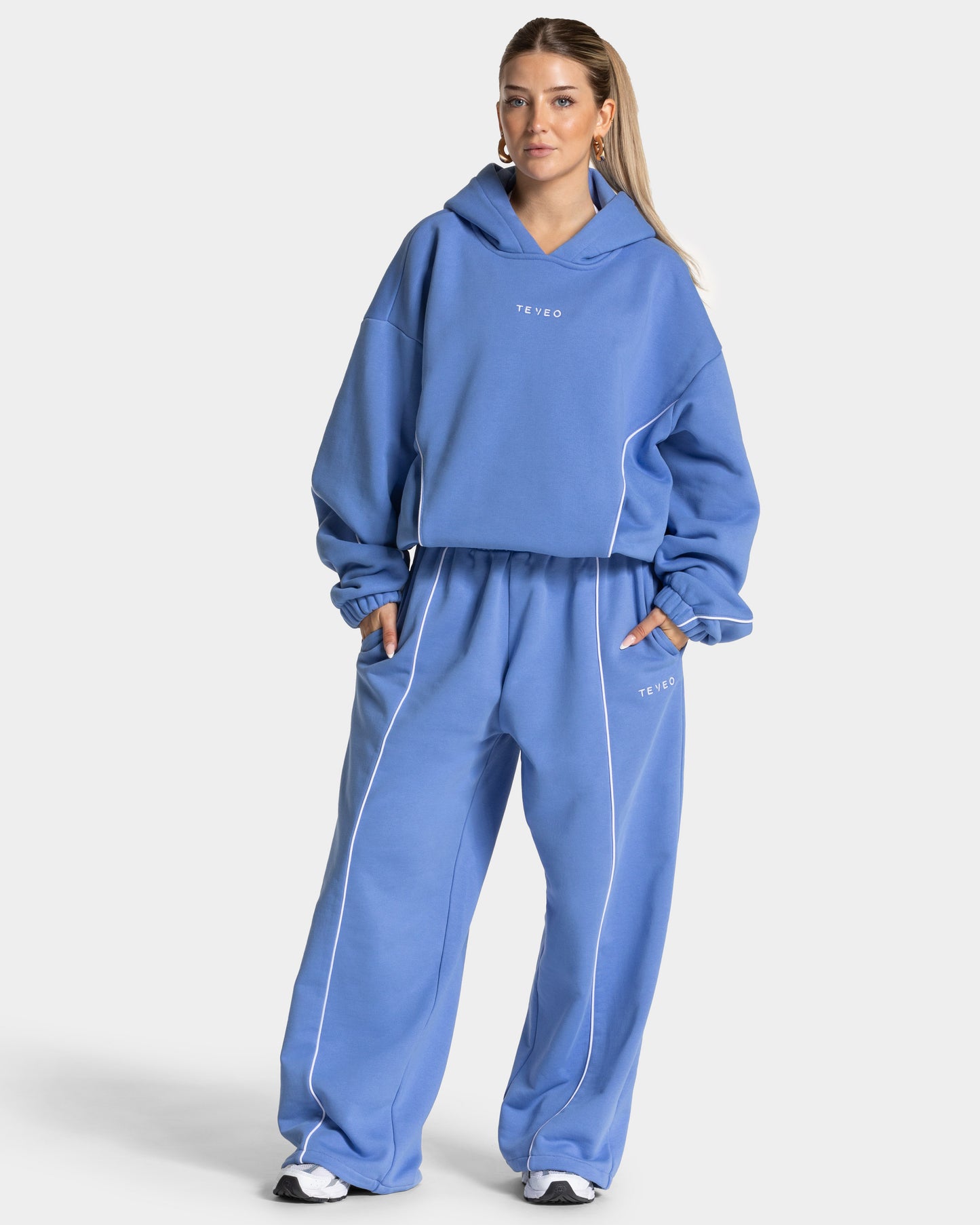 Contrastline Hooded Sweater ‘Azure’