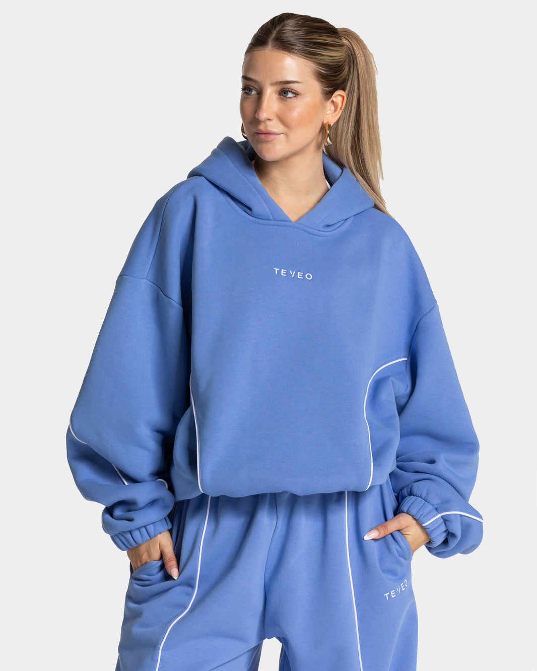 Contrastline Hooded Sweater ‘Azure’