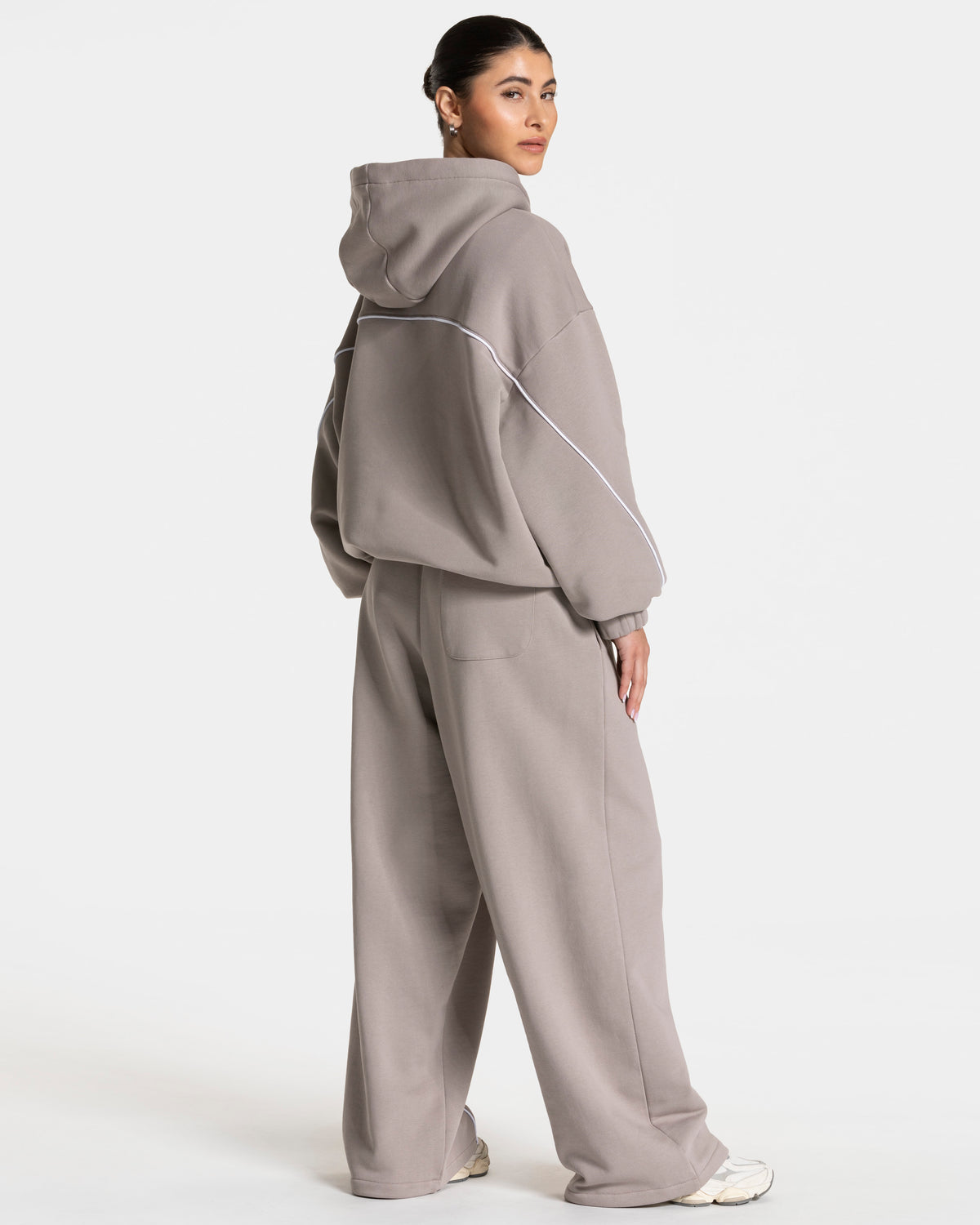 Contrastline Hooded Sweater "Stone"