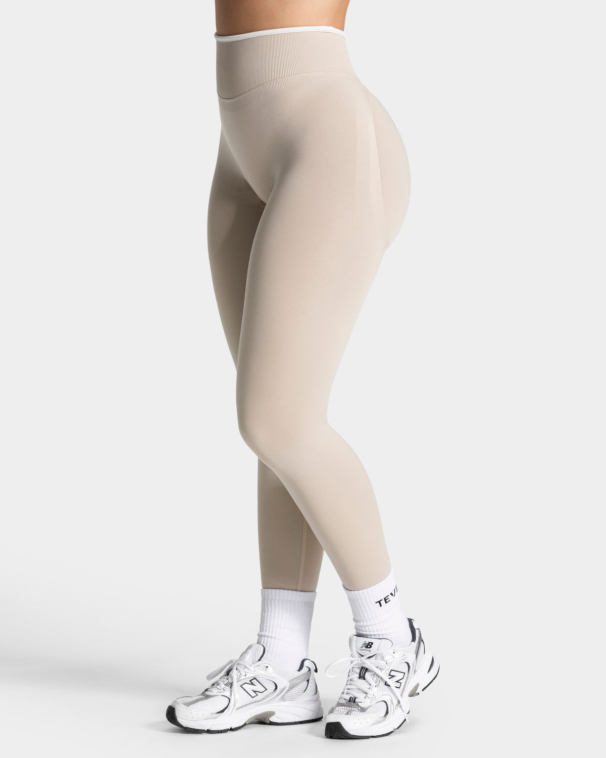 Contrastline Sculpt Scrunch Leggings ‘Cream’