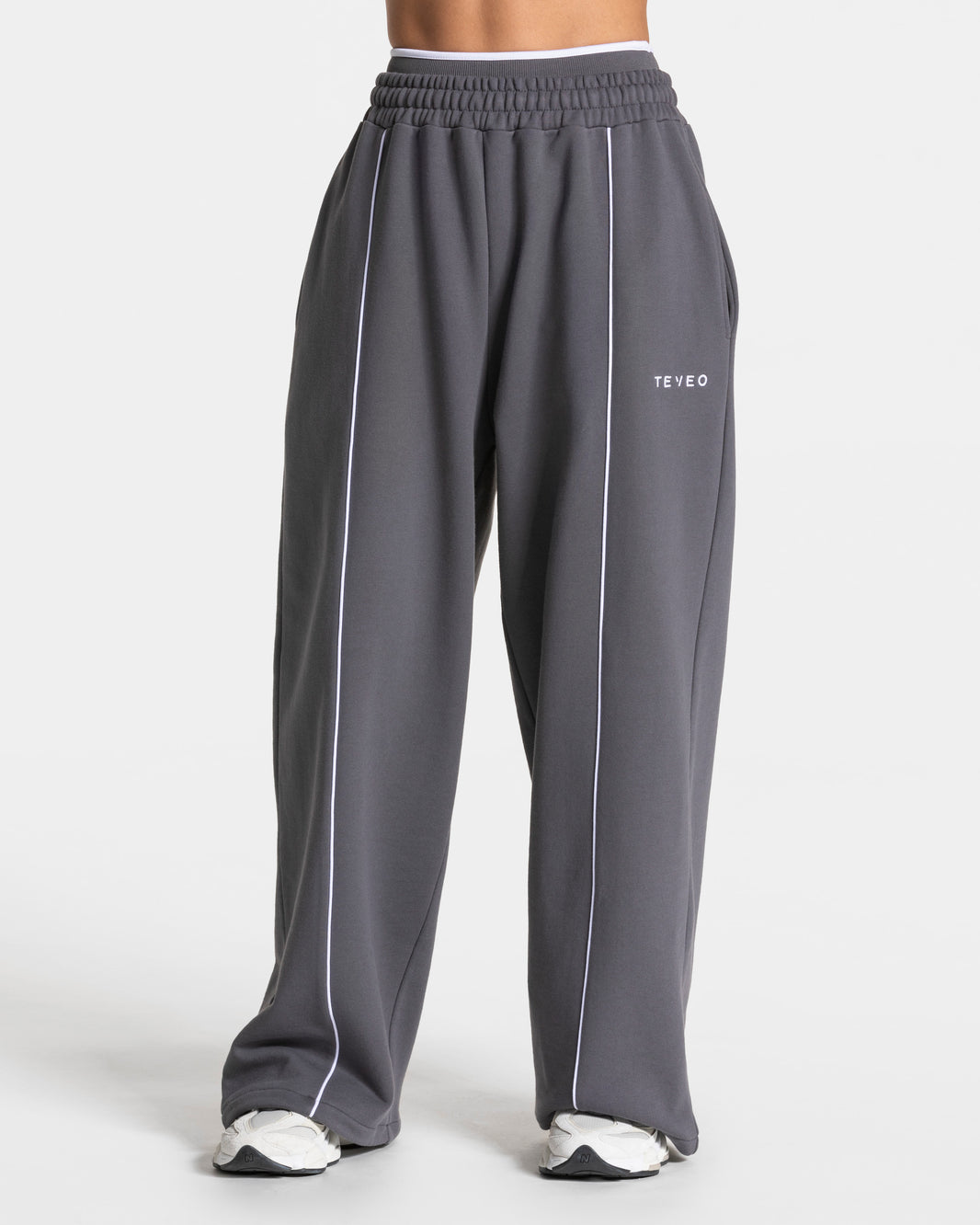 Contrastline Wide Leg Joggers ‘Graphite’