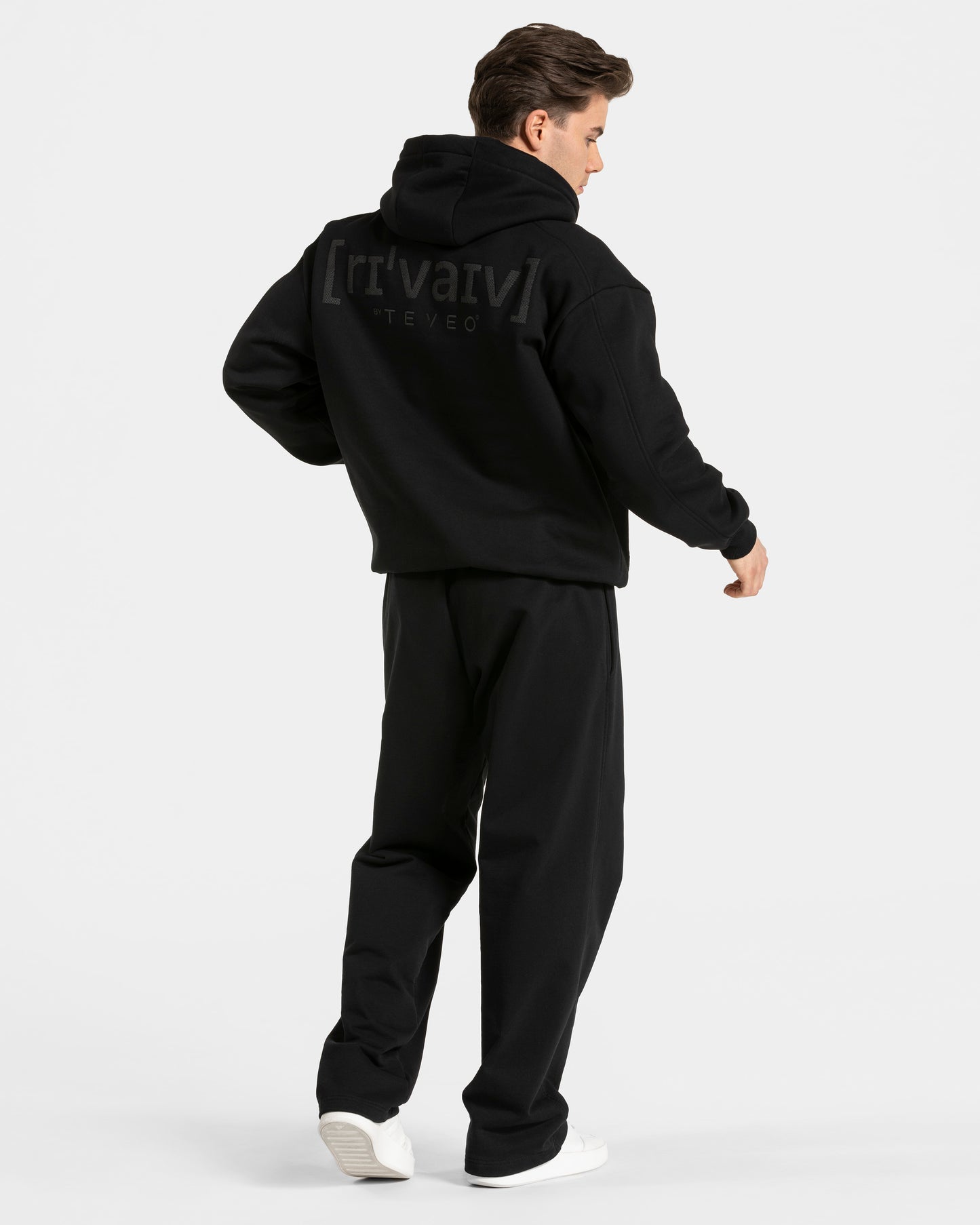 RI’VAIV Straight Leg Jogger "Schwarz"