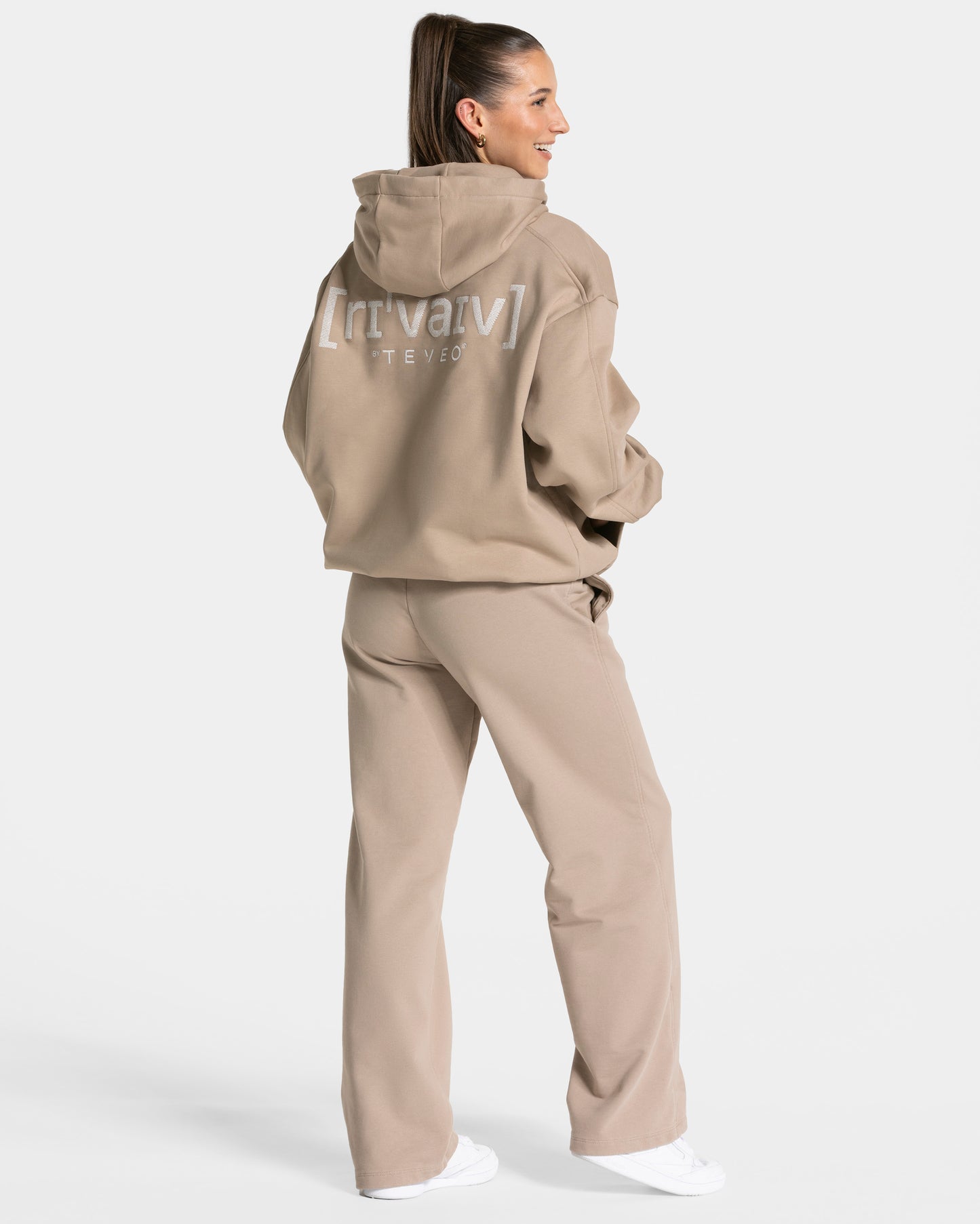 Sweat à capuche oversize RI’VAIV femmes « taupe »