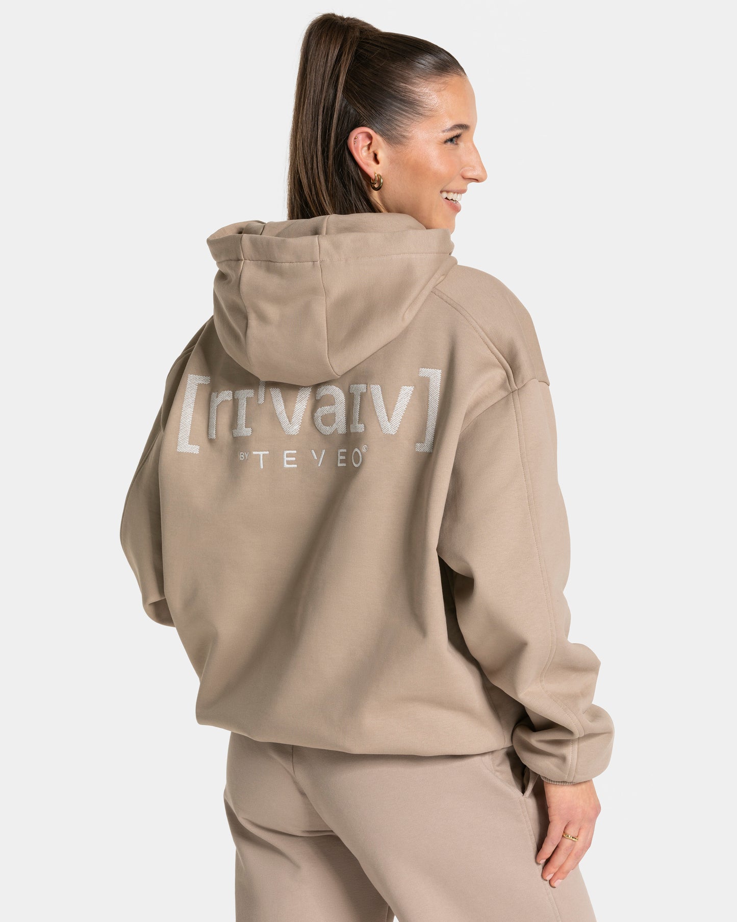 Sweat à capuche oversize RI’VAIV femmes « taupe »