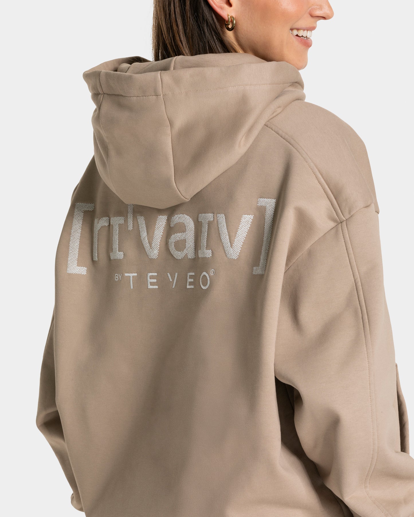 Sweat à capuche oversize RI’VAIV femmes « taupe »