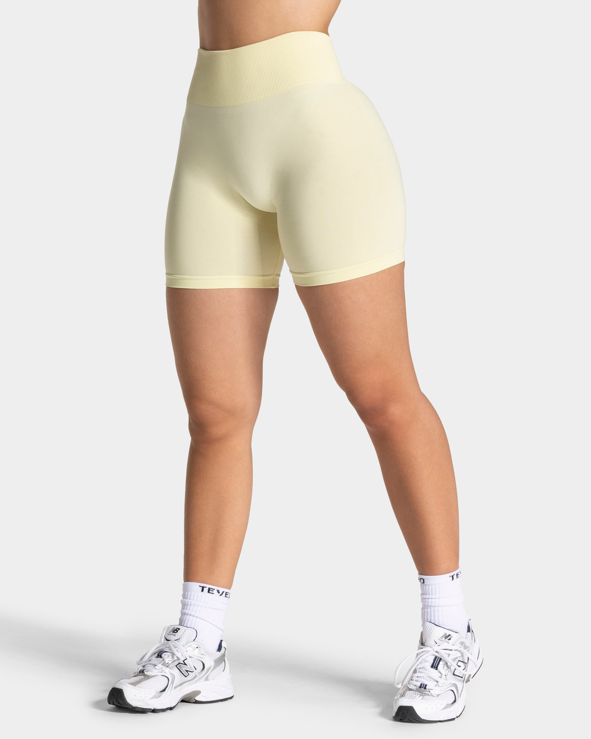 Szorty Timeless Pro Covert Scrunch „Butter yellow”