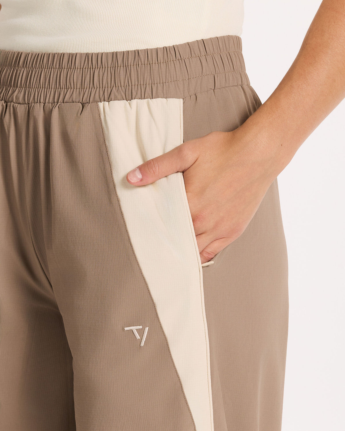 Track Straight Leg Pants ‘Hazelnut’