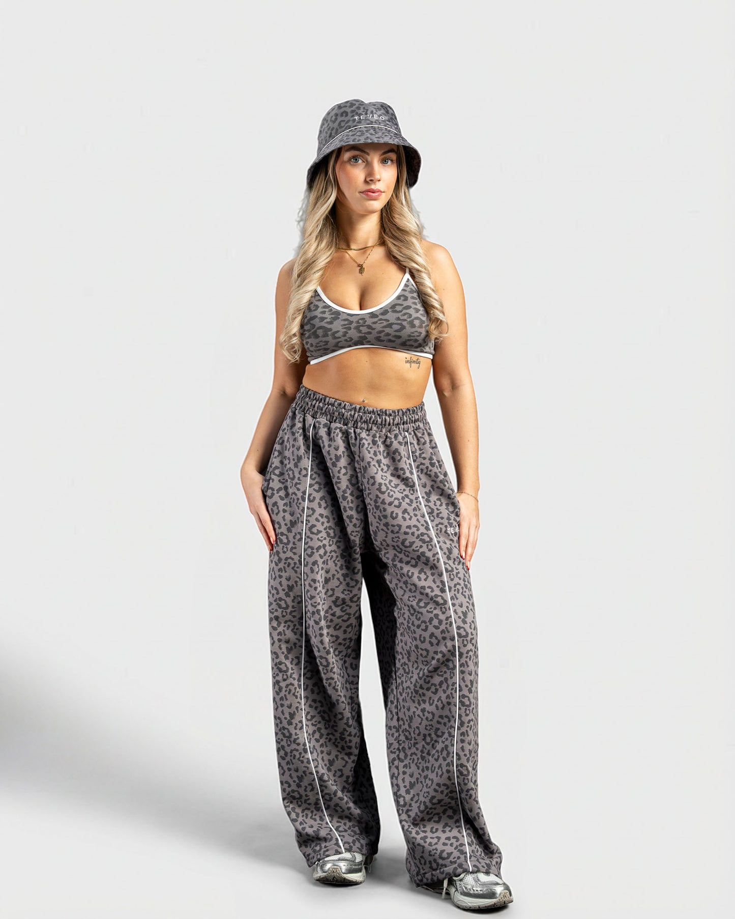 Contrastline Bucket Hat "Leo Graphit"