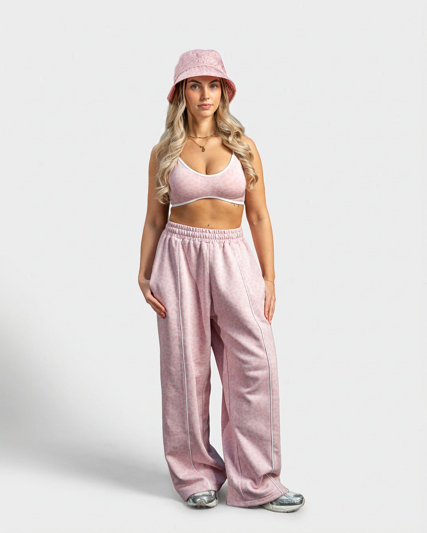 Contrastline Bucket Hat "Leo Rosa"