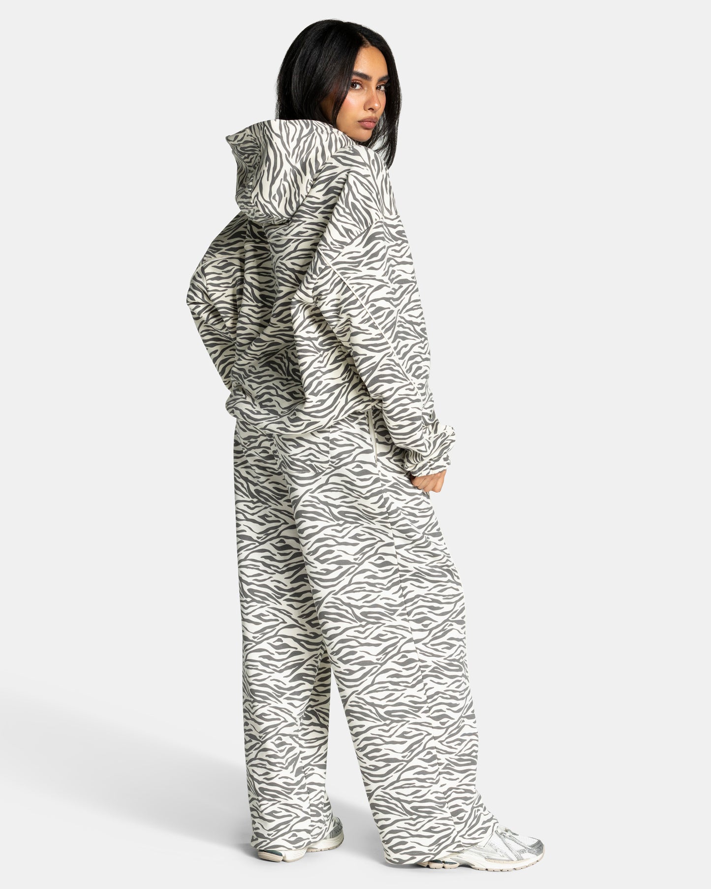 Contrastline Hooded Sweater ‘Zebra Off-White’