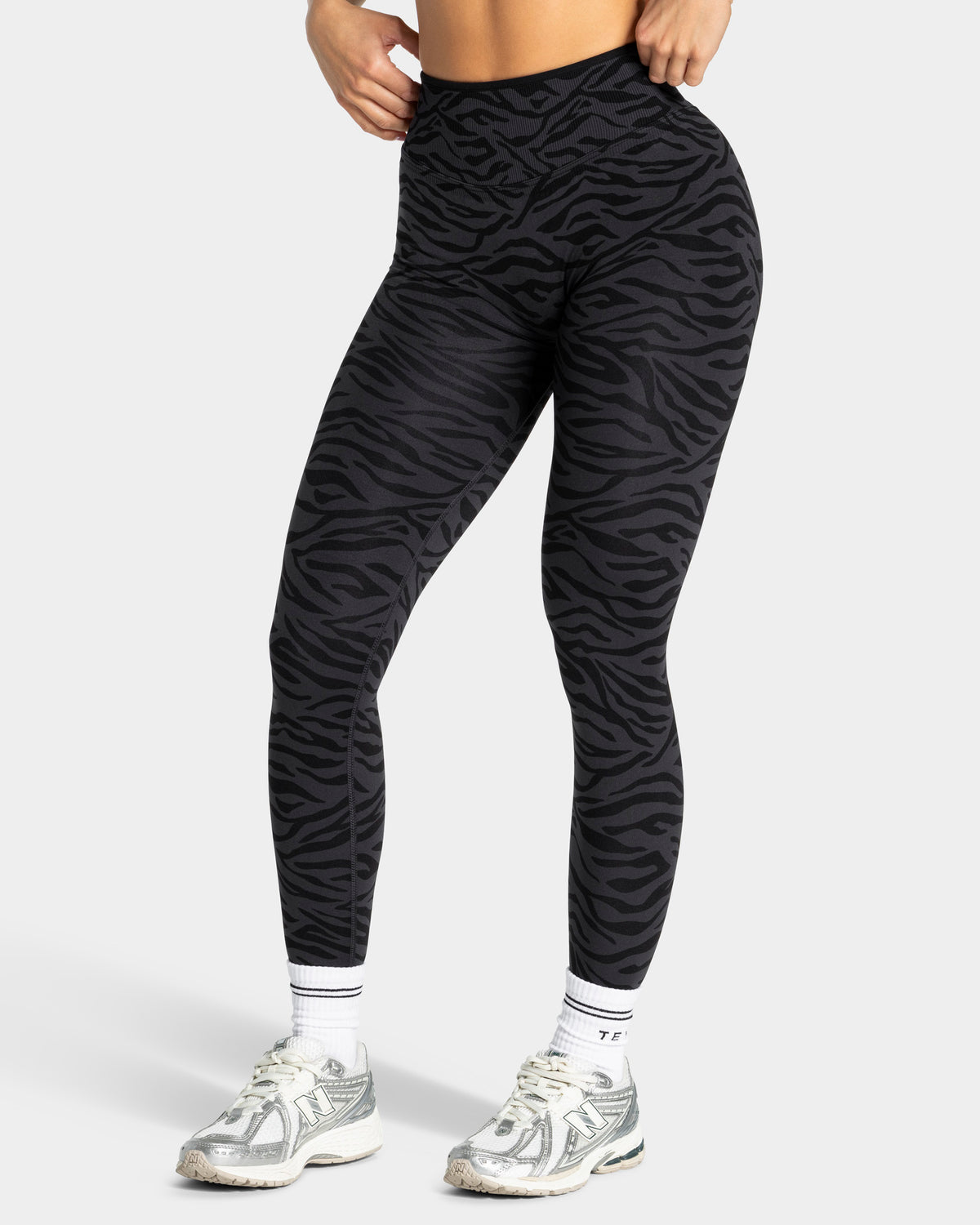 Contrastline Sculpt Scrunch Leggings ‘Zebra Black’