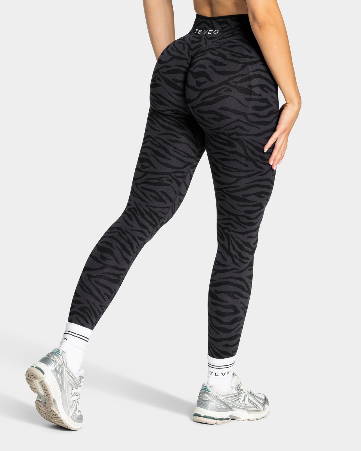 Contrastline Sculpt Scrunch Leggings ‘Zebra Black’