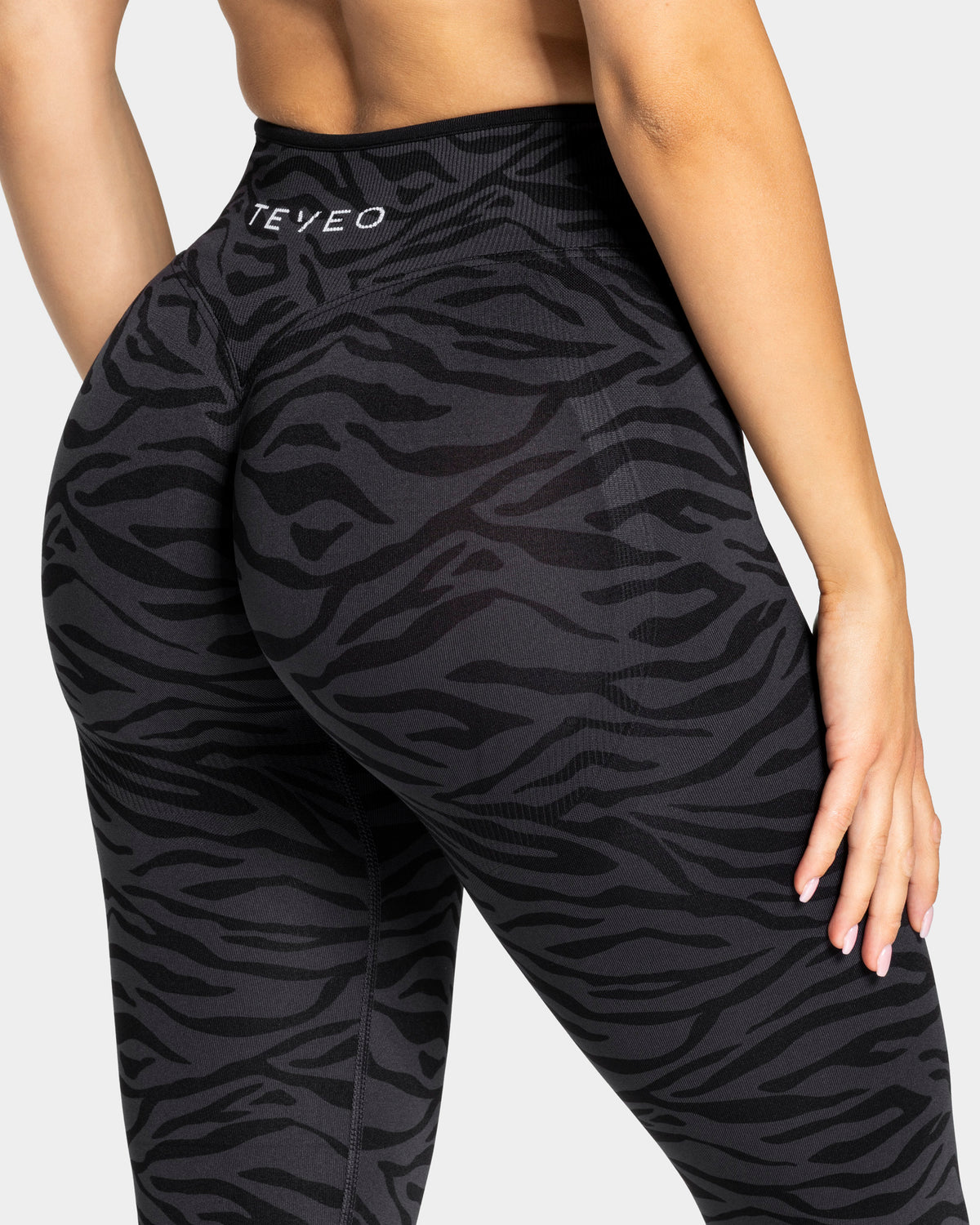 Contrastline Sculpt Scrunch Leggings ‘Zebra Black’
