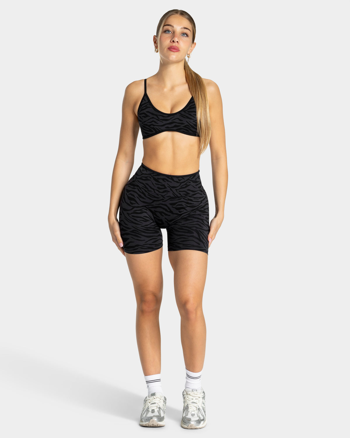 Contrastline Sculpt Scrunch Shorts ‘Zebra Black’