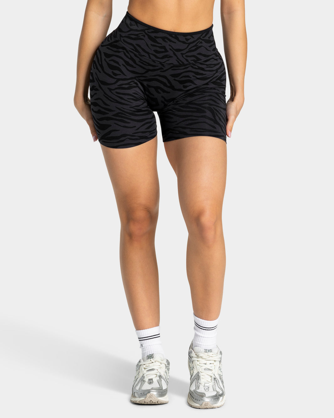 Contrastline Sculpt Scrunch Shorts ‘Zebra Black’