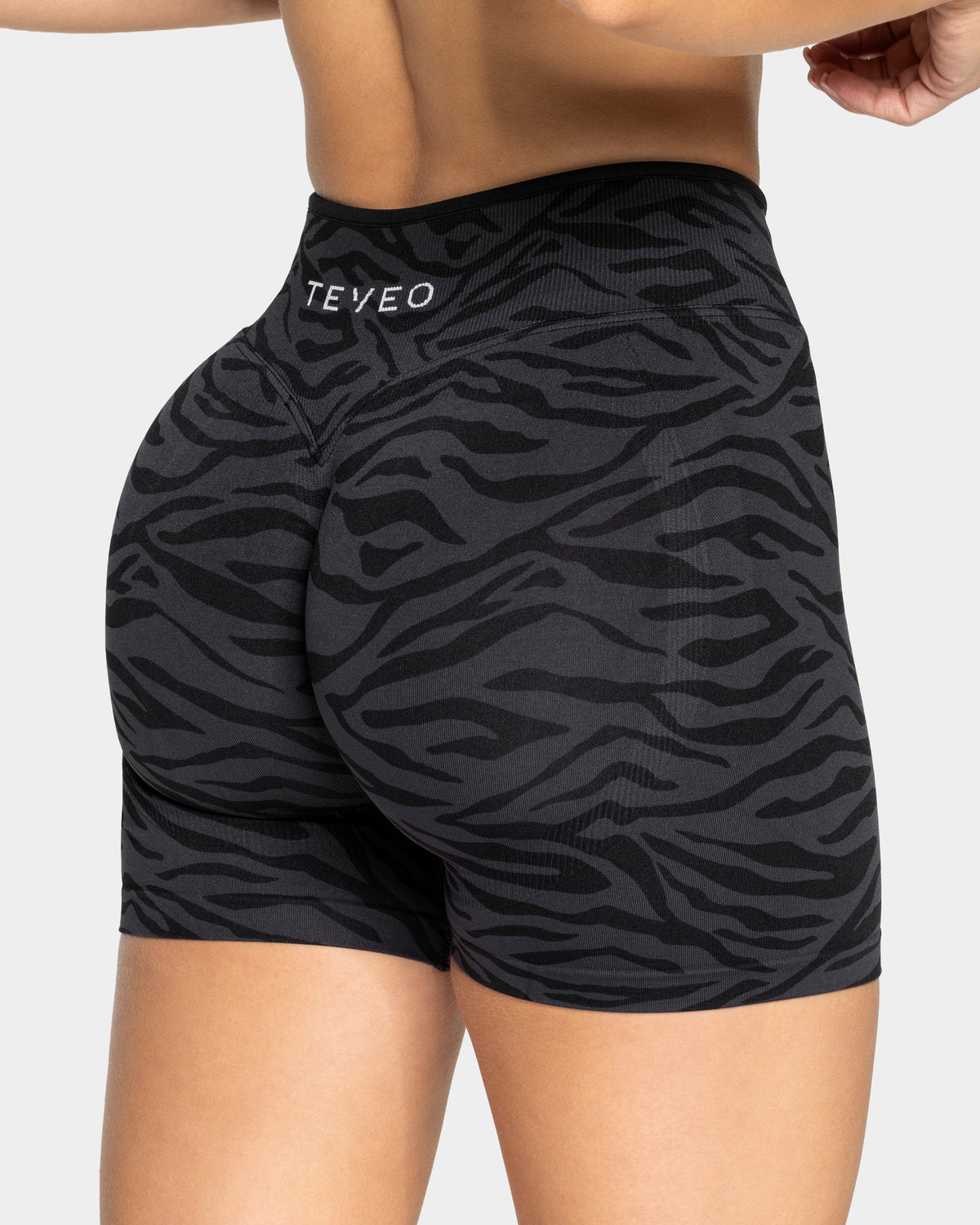 Contrastline Sculpt Scrunch Shorts ‘Zebra Black’