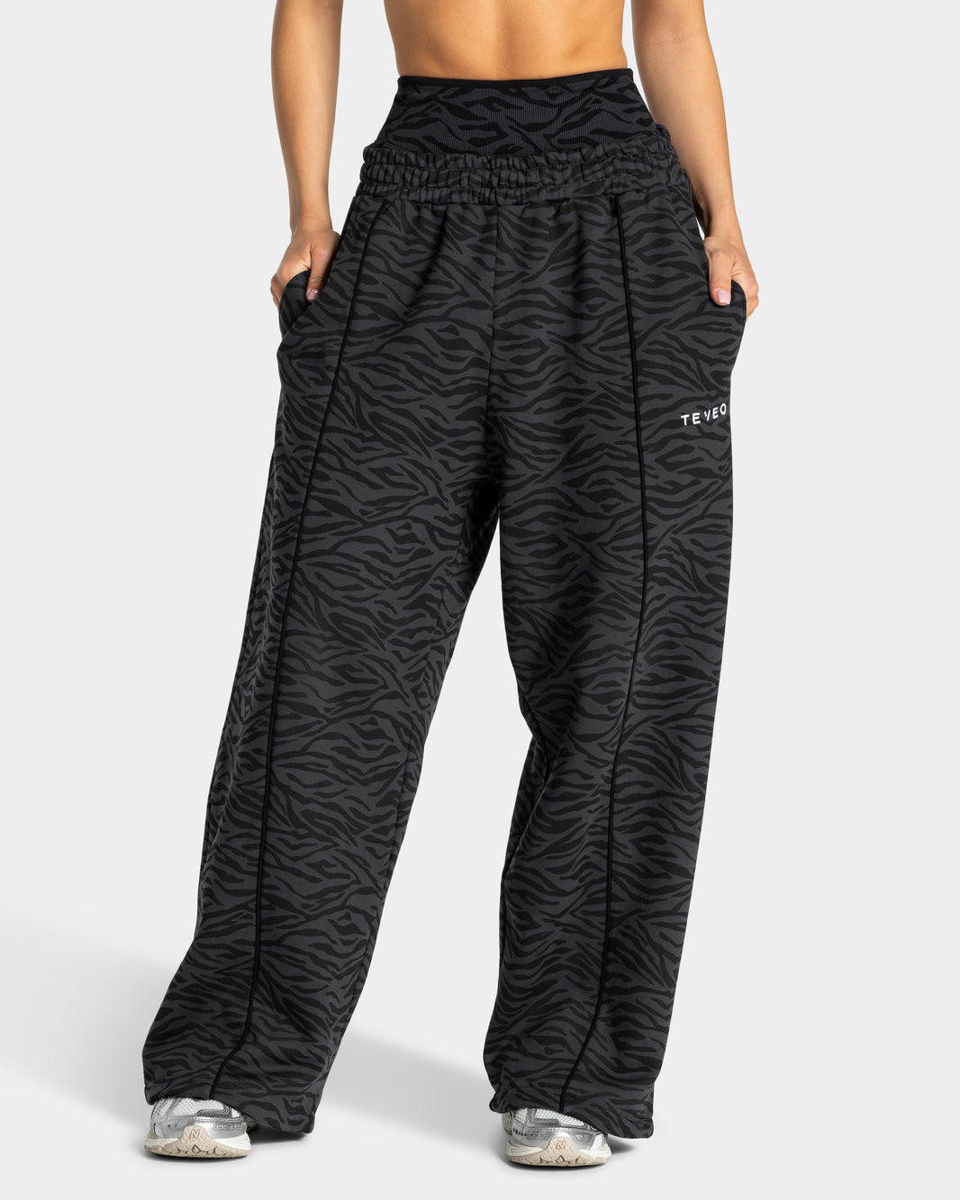 Contrastline Wide Leg Joggers ‘Zebra Black’