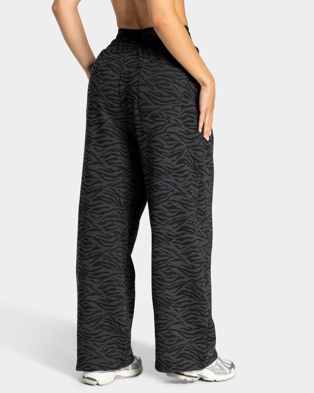 Contrastline Wide Leg Joggers ‘Zebra Black’