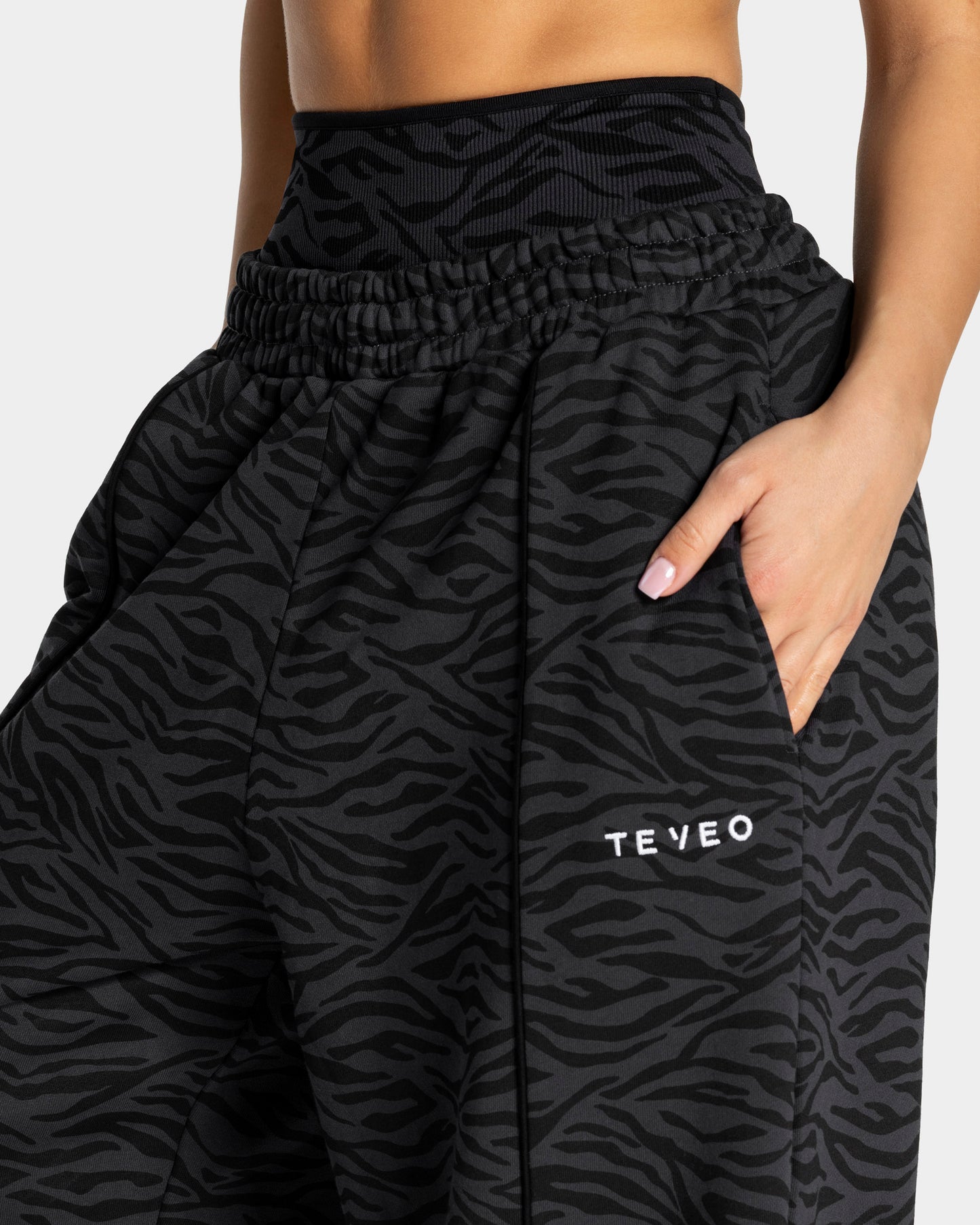 Contrastline Wide Leg Joggers ‘Zebra Black’